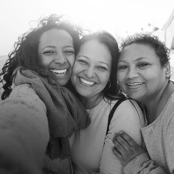 ICS-LoveCampaign-Banner-03-Friends-Grayscale-Mobile (1)